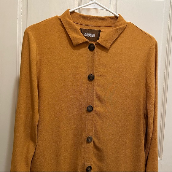 Reformation Button Down Top - Picture 4 of 5